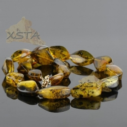 Green classic style bead necklace 